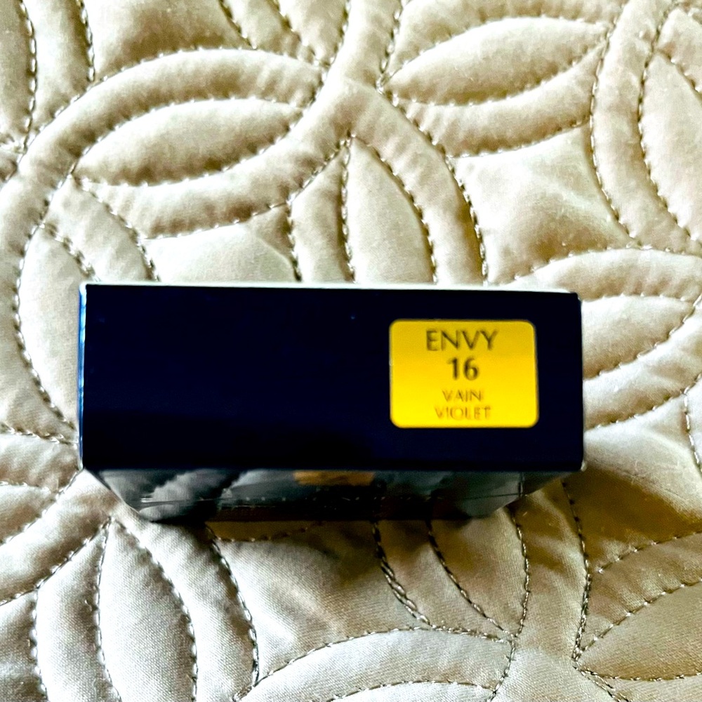 Estée Lauder Pure Color Envy eye shadow and makeup bag. Untouched. NWT❣️ - Picture 5 of 8